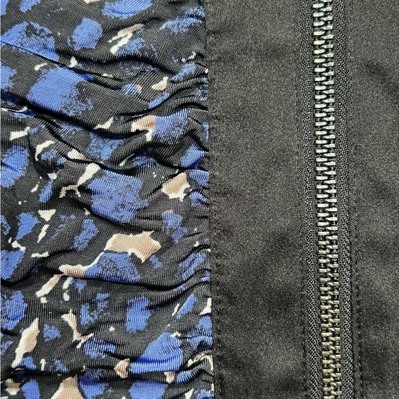 BEBE cinch bodycon cap sleeve mini dress with front zipper detail - Picture 4 of 6